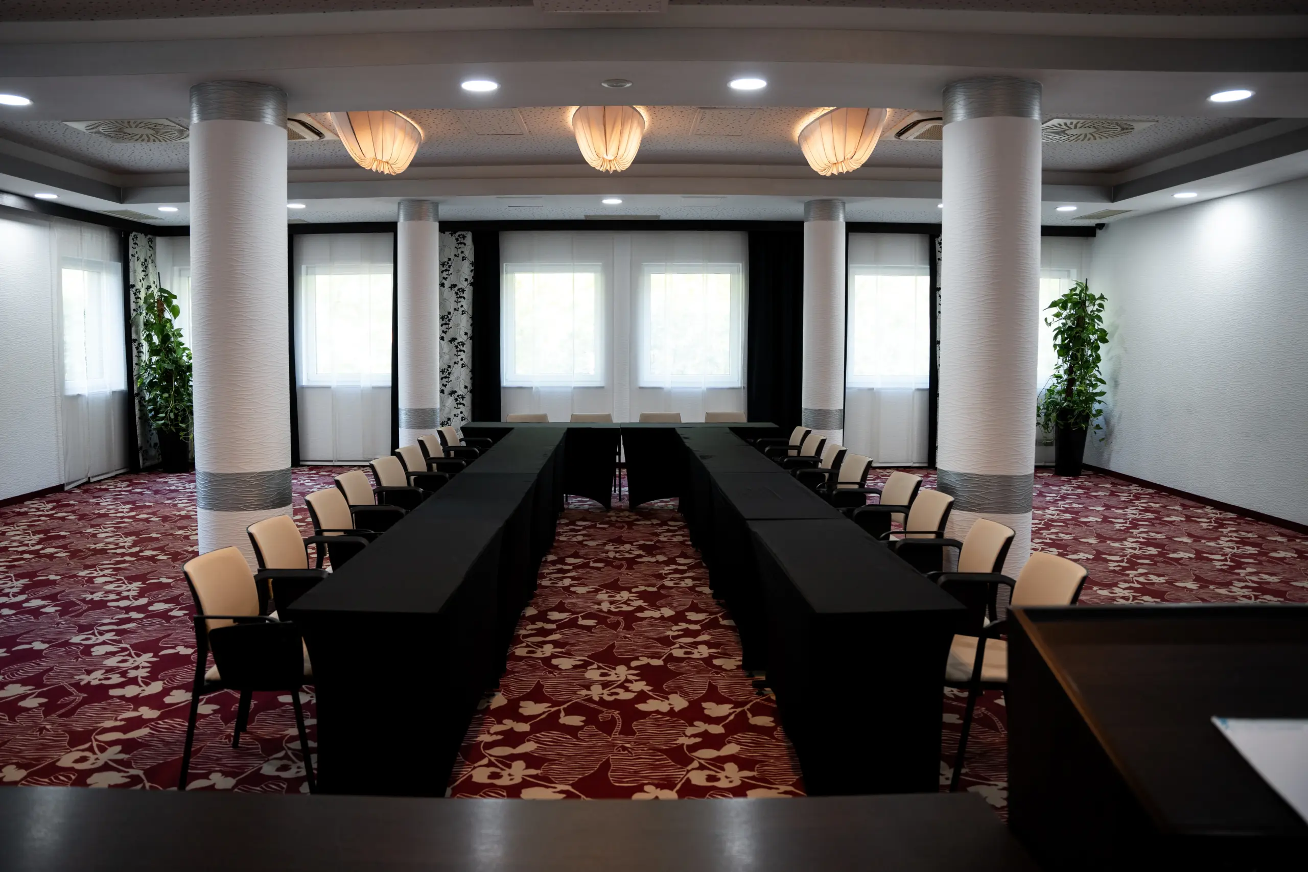 Hotel Wellamarin Zamárdi Yacht konferenciaterem modern felszereléssel és technológiával