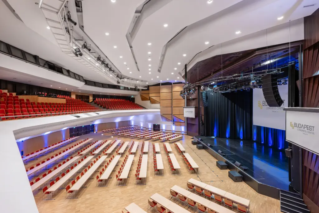 Budapest Kongresszusi Központ Pátria terem 2000 fős kapacitással és 12 méteres belmagassággal