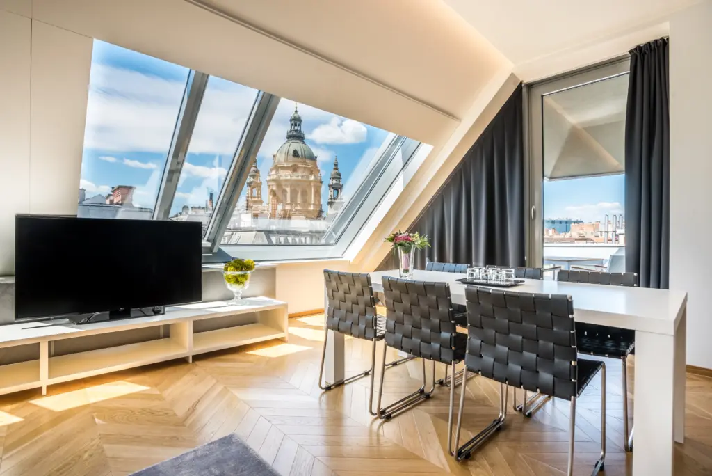 Hotel Moments Bazilika lakosztály 6-8 fős tárgyaló Szent István Bazilika kilátással