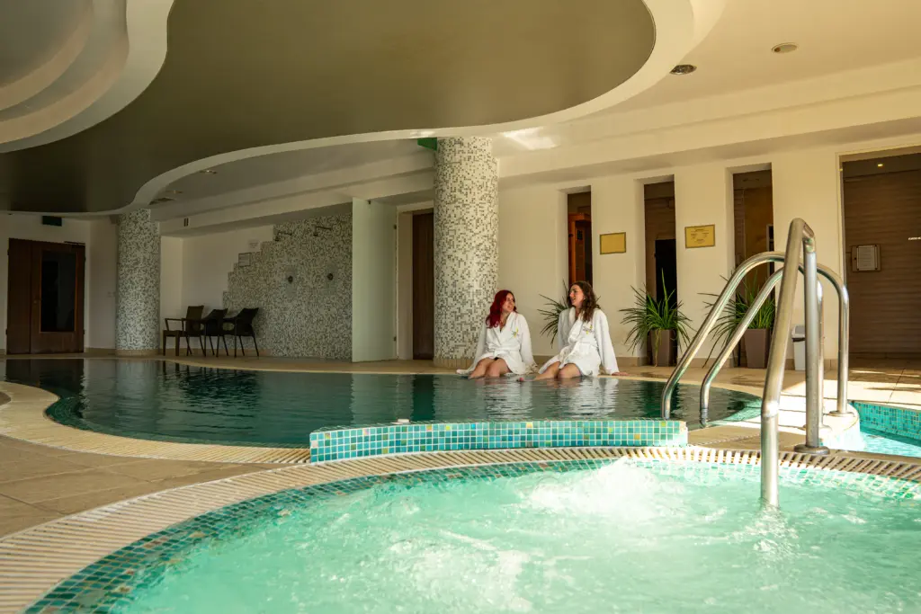 Szépia Bio Art Hotel wellness, élménymedence, pezsgőfürdő, finn szauna, relaxációs pihenő, beltéri medence