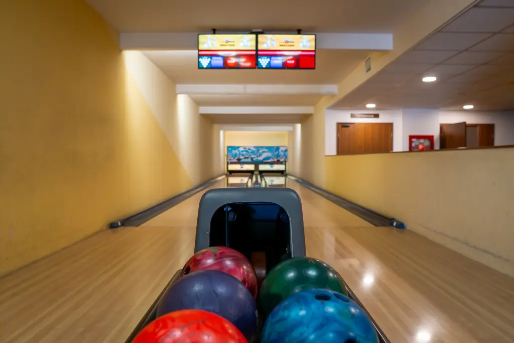 Szépia Hotel bowling pálya, 2 pálya, csapatépítő program, indoor szórakozás, teambuilding helyszín