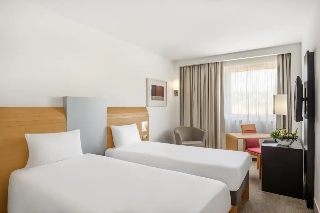 Novotel Budapest City twin szoba két külön ággyal modern berendezéssel