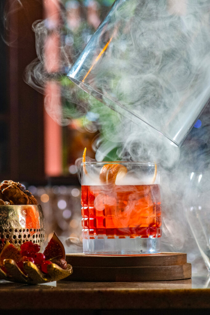 Mesés Shiraz Hotel Casablanca Bár molekuláris koktél füstöléssel, kreatív bartending, gourmet élmény